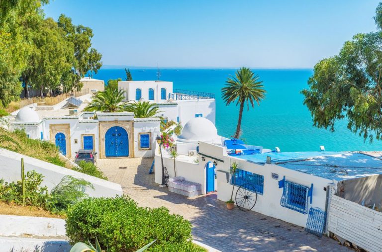 Tunisia closed to Brits as it adds UK to red list