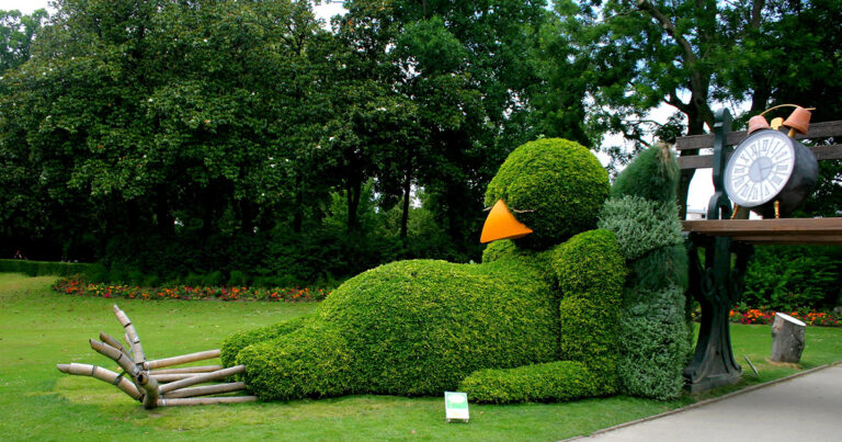 Artist Transforms Foliage Into Adorable Topiary Sculptures Of Sleeping Baby Birds