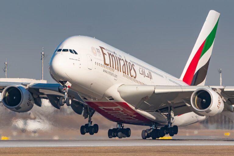 Emirates Resumes Gatwick Services