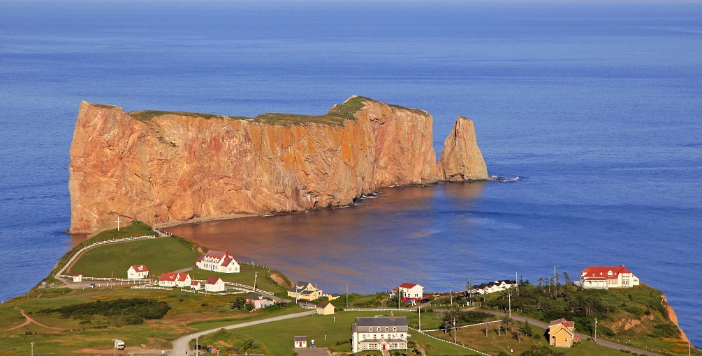 pierced rock at Percé