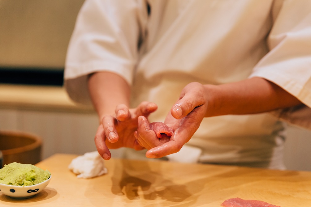 Japanese Omakase making Chutoro Sushi