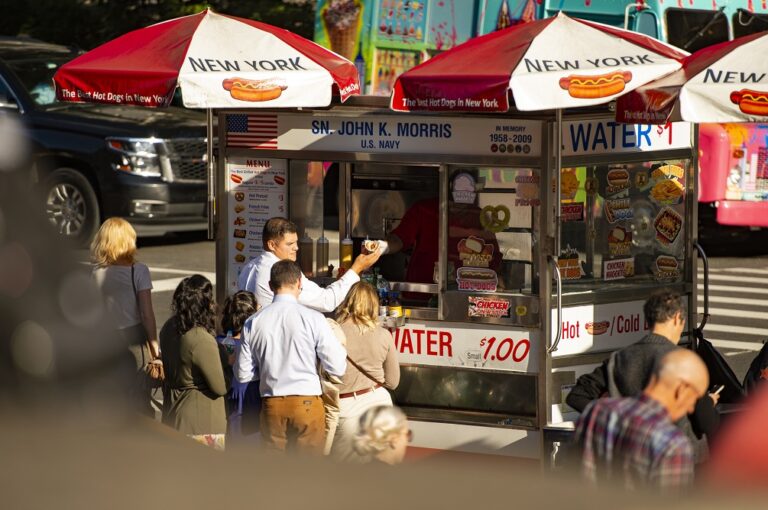 10 Quintessential NYC Foods and Dining Experiences