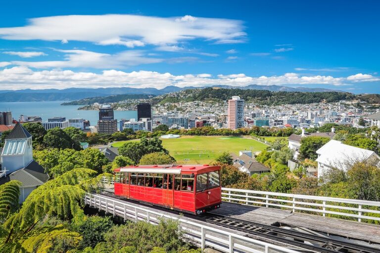 New Zealand Reopens to Fully Vaccinated Foreign Visitors by 2022