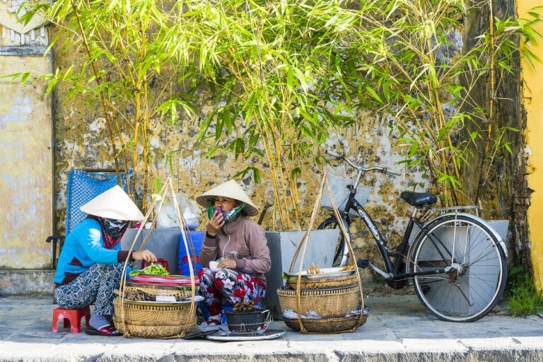 8 Must-Try Street Foods in Vietnam