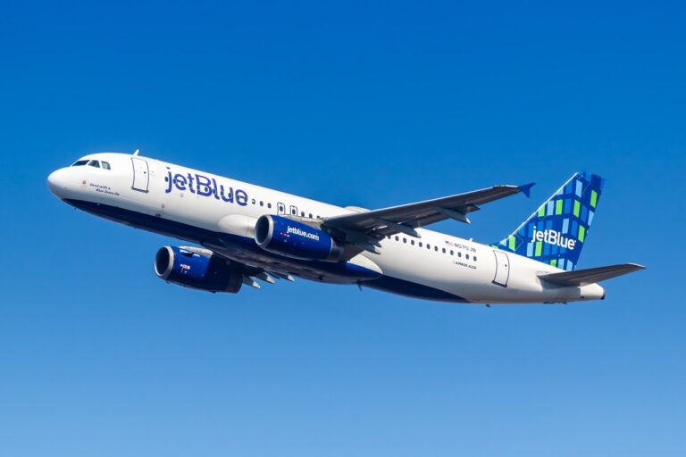 JetBlue will Begin Service from Boston to Heathrow and Gatwick This Summer