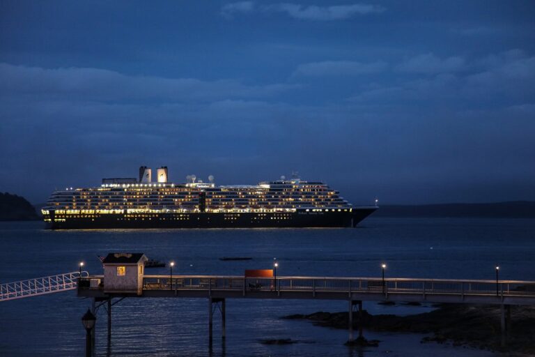 All Holland America Line Ships Back in Service