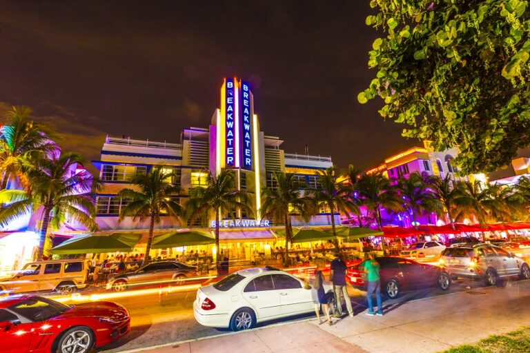 Experience the Ultimate Nightlife in Miami's South Beach: Fine Dining, Rooftop Bars, and All-Night Dance Parties!
