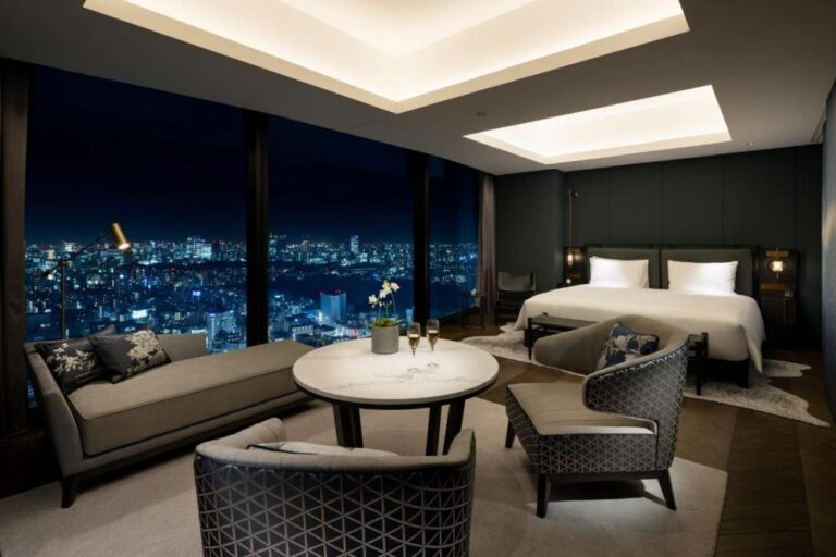 BELLUSTAR TOKYO: Luxurious Pan Pacific Hotel in Shinjuku's Iconic Skyscraper