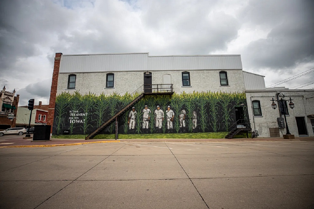 This Field of Dreams mural created by Beau Thomas of Trackside Design LLC in Green Bay, Wisconsin. 
