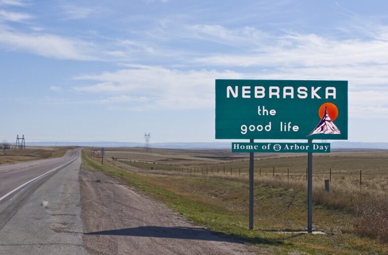 The Captivating Journey through the Midwest: Discover Nebraska through the Lens of Cinema