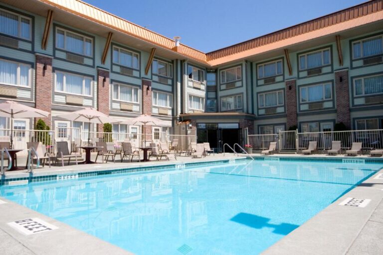 Relax and Unwind at the Outdoor Pool of Holiday Inn Victoria - Elk Lake