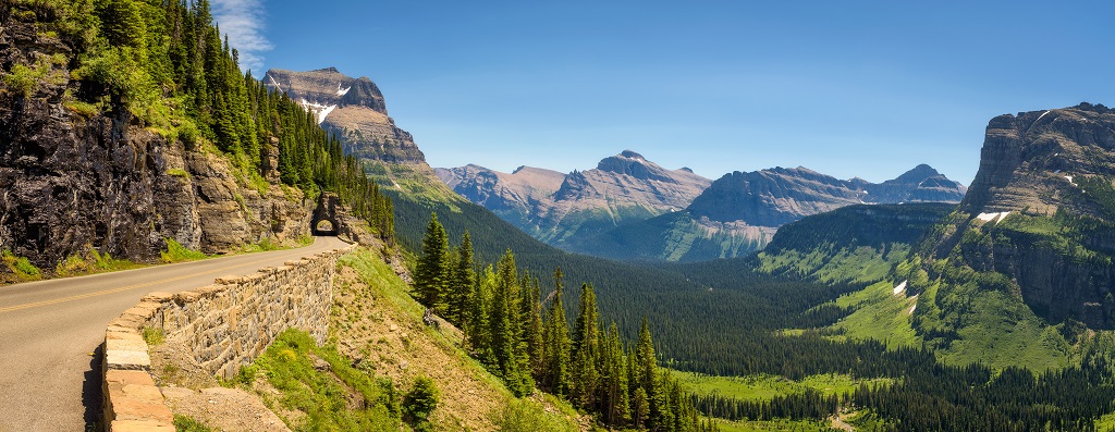 Going to the Sun Road with panoramic view of Glacier National Park